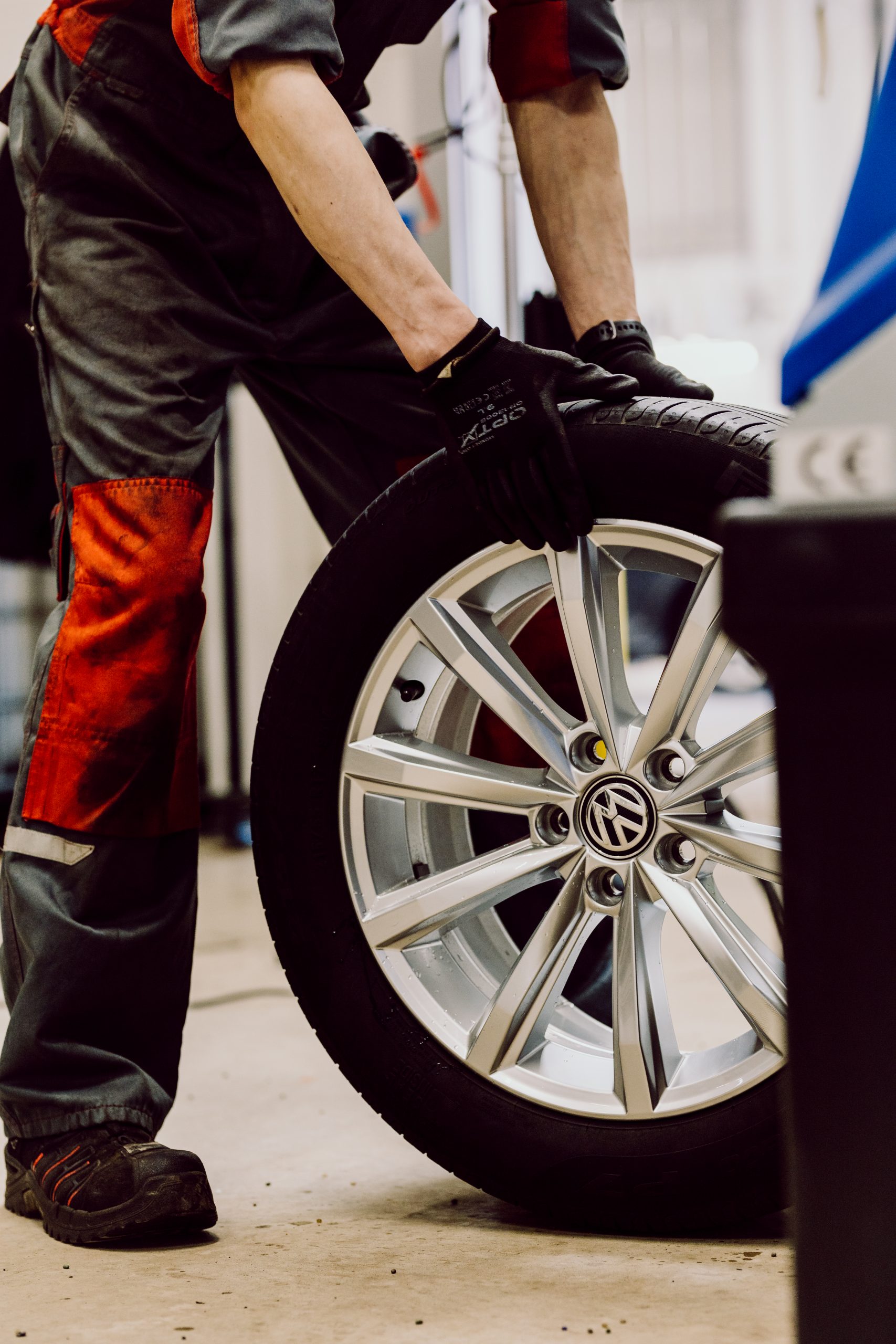 Tyre work and tyre balancing from LAPKAARA.